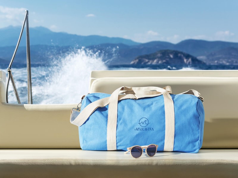 Bolsa de deporte azul con diseño elegante y cómodo