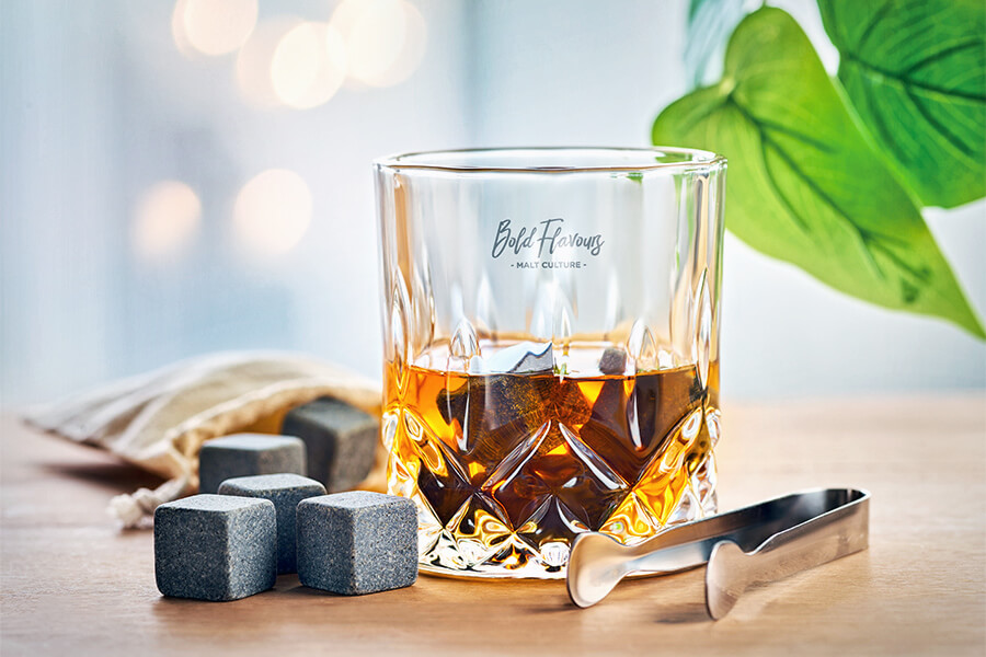 Regalos publicitarios Navidades - Set de whisky Inverness en caja de bambú