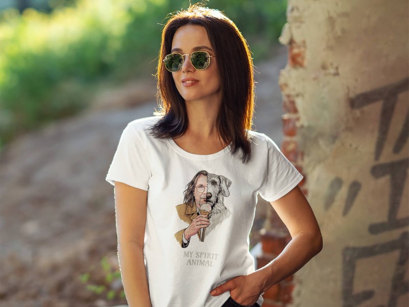 Mujer con camiseta blanca, idea de regalo Camisetas estampadas Navidad con ilustración personalizada